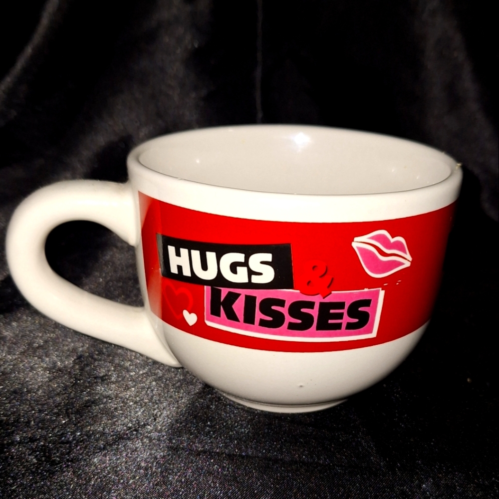 Hugs and Kisses Big Coffee Cup~14 Oz. Mug~MTY International  Co~Candy~Hershey